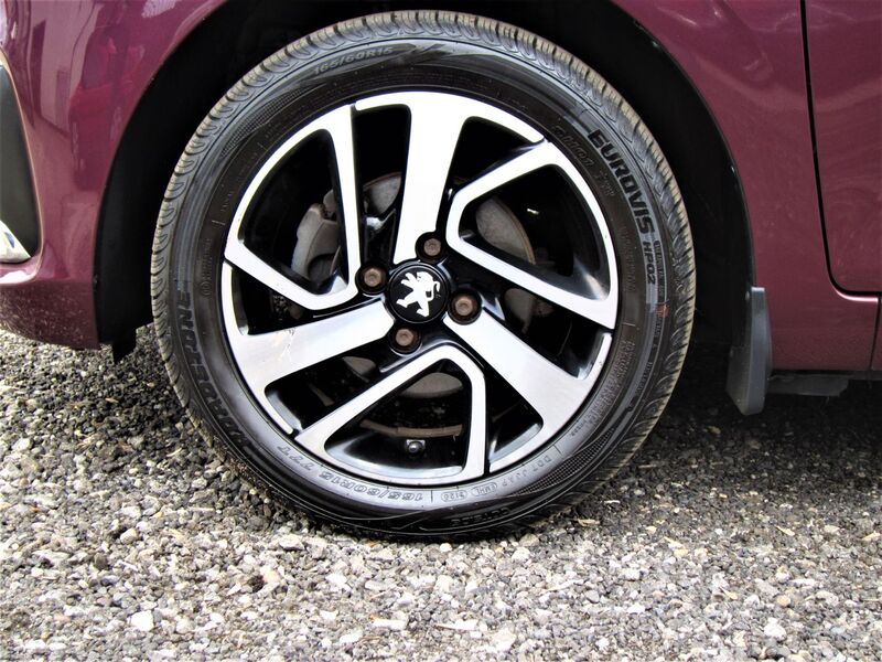 PEUGEOT 108