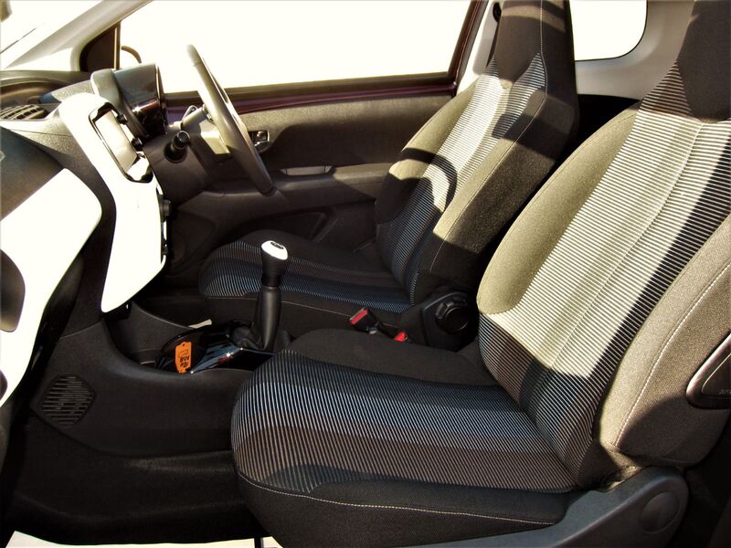 PEUGEOT 108
